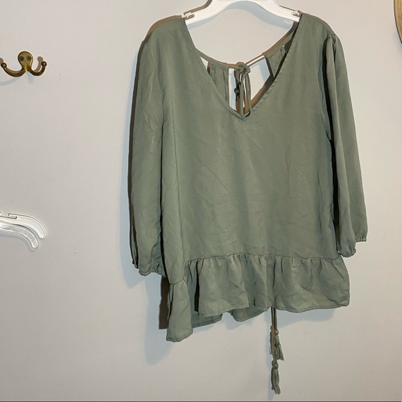 Cute Tie up, open back shirt from Buckle - Picture 2 of 6